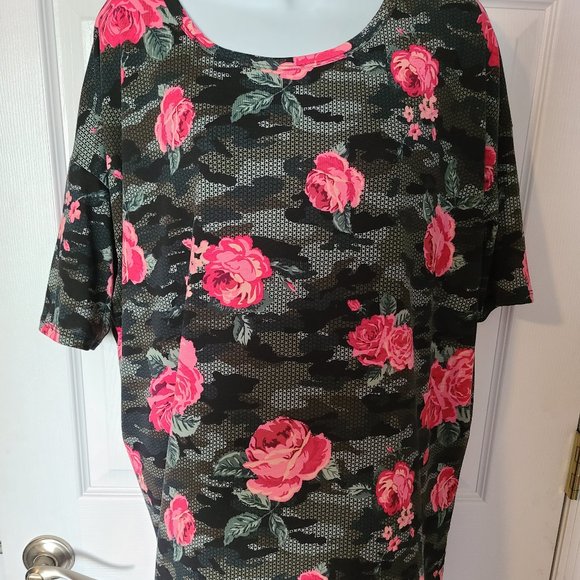 LuLaRoe Tops - Lularoe Camo & Floral Top Sz M